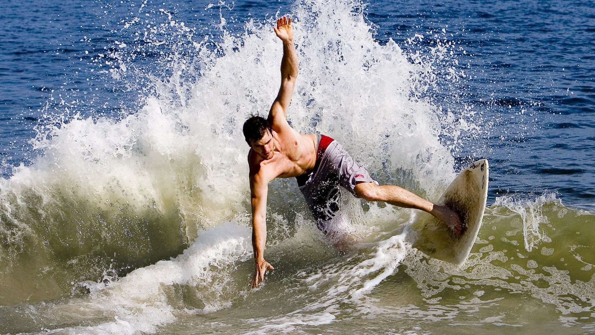 综合格斗赛场焦点！澳大利亚队对阵法国队，激战正酣，豪门对决再度上演